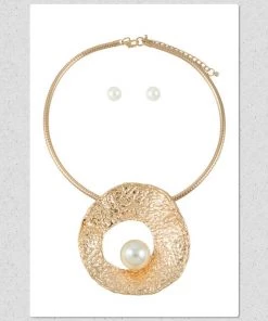 Social Butterfly Collection Hammered Gold Pearl Necklace